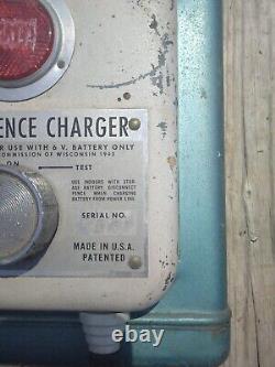 Vintage Sears Roebuck 1943 Boîtier de chargeur de clôture électrique avec pointes plaquées or RARE