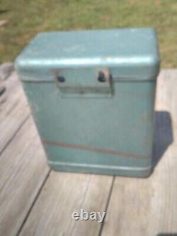 Vintage Sears Roebuck 1943 Boîtier de chargeur de clôture électrique avec pointes plaquées or RARE